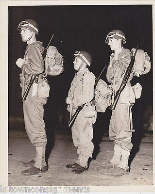 WWII ARMY GIs IN UNIFORM SHIPPING TO SOUTH PACIFIC VINTAGE MILITARY FILE PHOTO - K-townConsignments