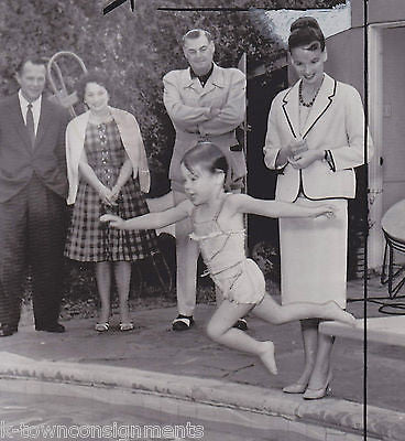 BING  & KTHY CROSBY DAUGHTER MARY JUMPS INTO POOL  VINTAGE NEWS PRESS PHOTO - K-townConsignments
