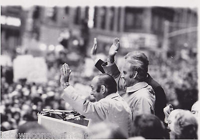 GEORGE McGOVERN ROBERT WAGNER VINTAGE CAMPAIGN PHOTO - K-townConsignments