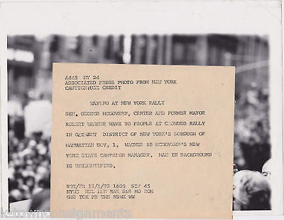 GEORGE McGOVERN ROBERT WAGNER VINTAGE CAMPAIGN PHOTO - K-townConsignments