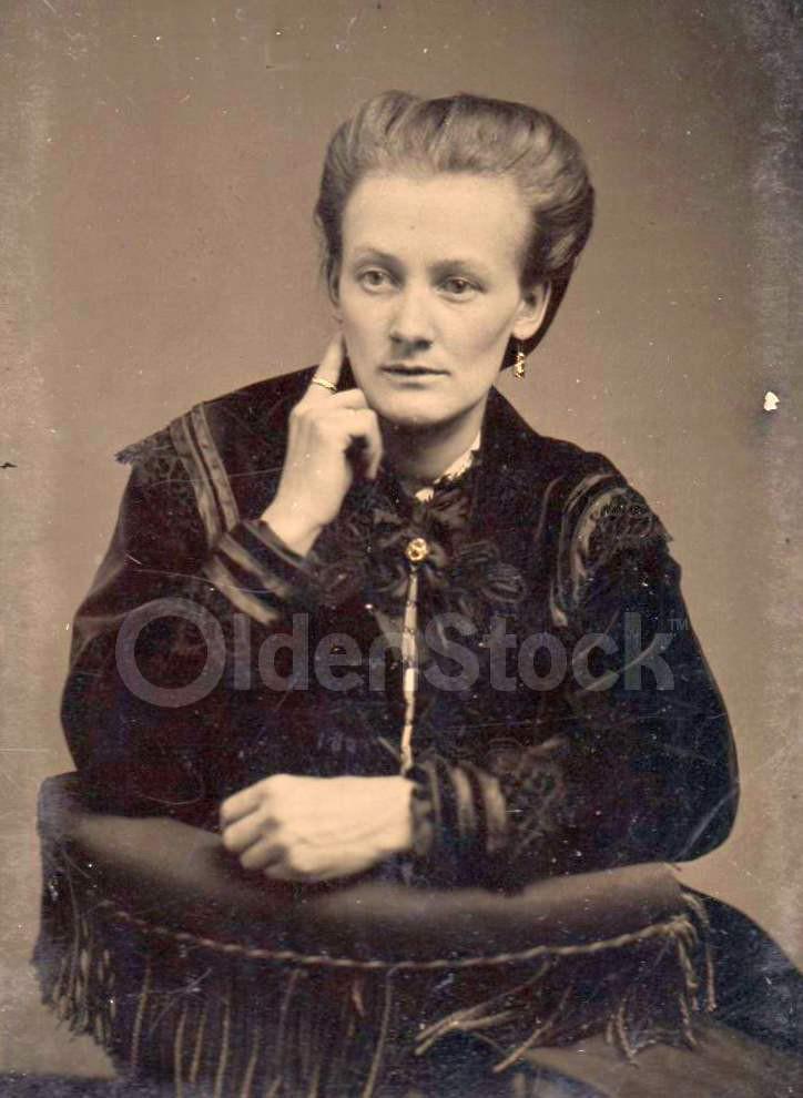 Lovely Young Victorian Woman with Gold Earrings Crisp Antique Tintype Photograph
