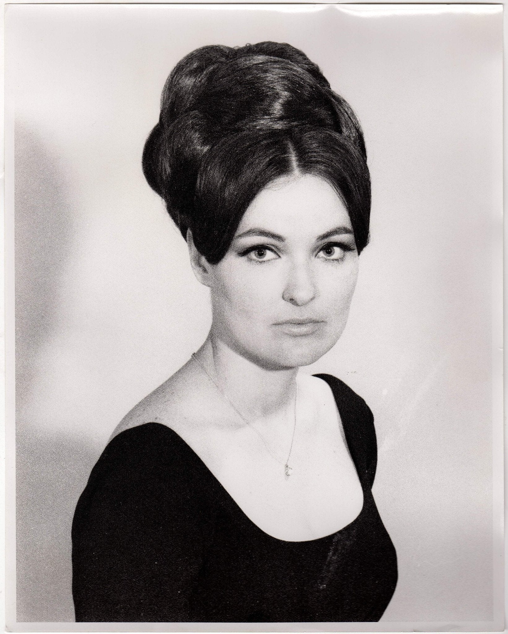 Young Brunette Hairstyle Fashion Model Vintage 1970s Headshot Photo ...