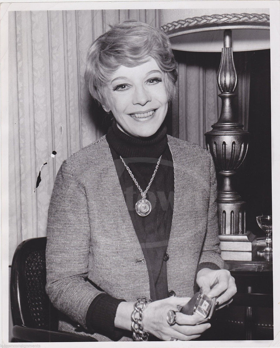 SIGNE HASSO HEAVEN CAN WAIT MOVIE ACTRESS HAS A SMOKE VINTAGE NEWS PRESS PHOTO - K-townConsignments