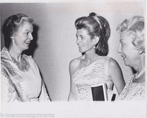 JEAN KENNEDY & MRS. HUBERT HUMPHREY VINTAGE POLITICAL PRESS PHOTO - K-townConsignments