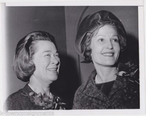 PAT NIXON PEGGY GOLDWATER VINTAGE 1960s POLITICAL PRESS PHOTO - K-townConsignments