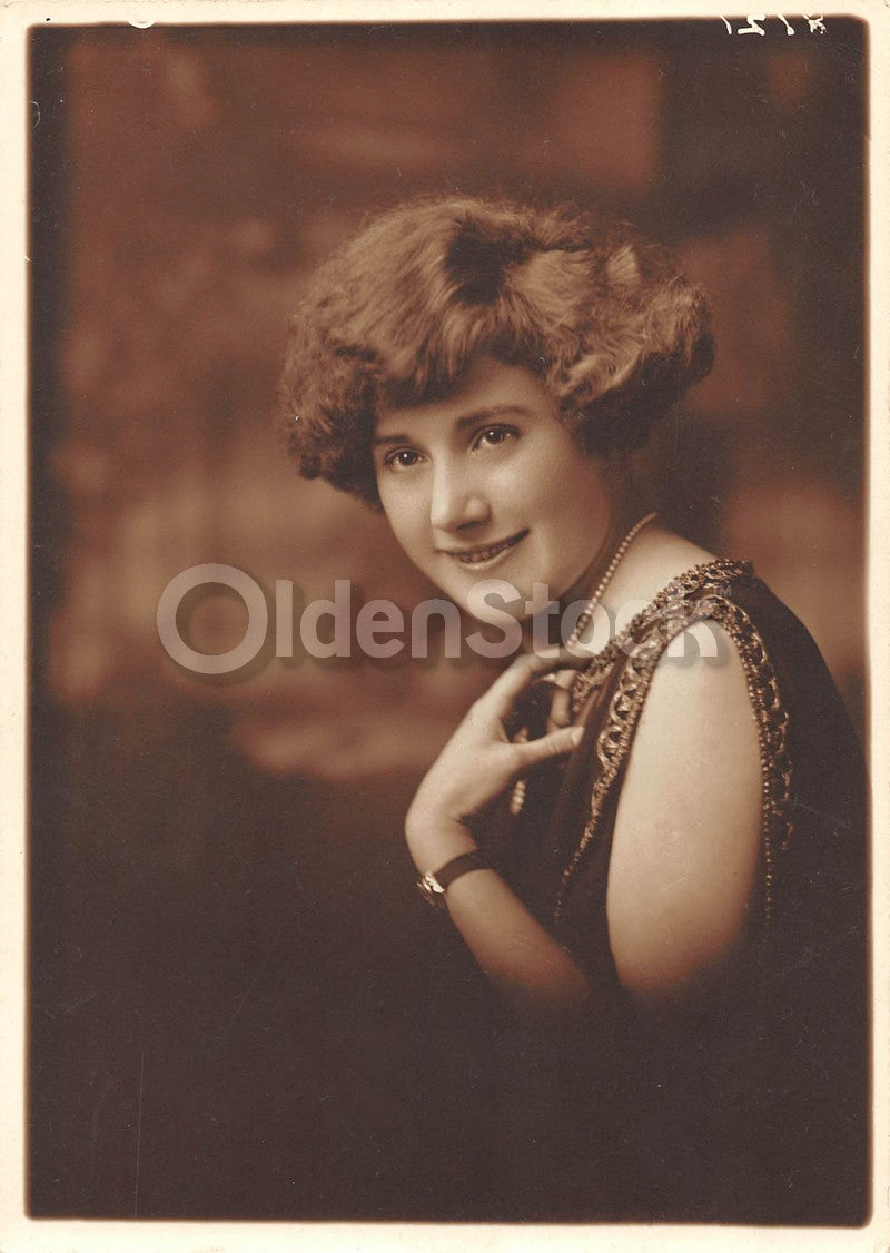 Lovely Young Jewish Flapper Woman Pearl Necklace Antique Fashions Snapshot Photo