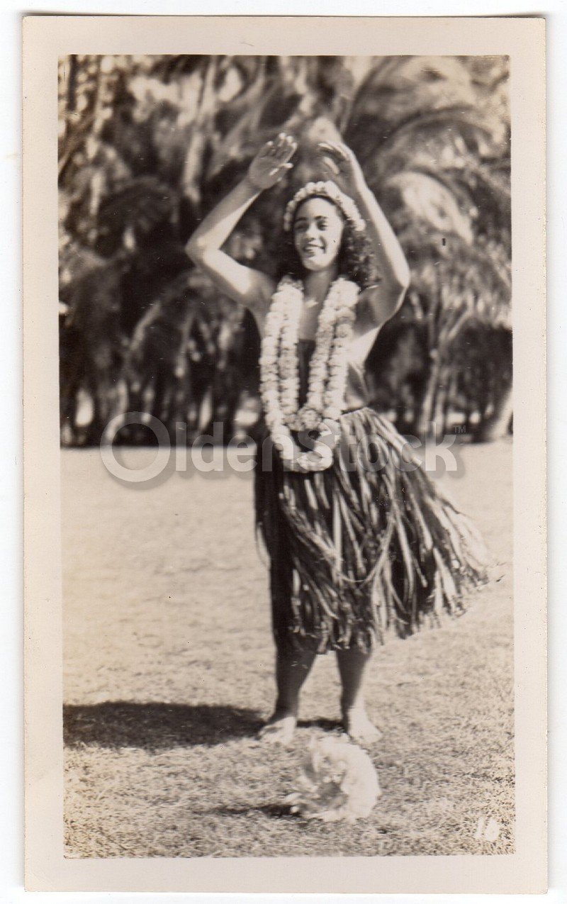 Hawaiian Hula Girls in Grass Skirts Vintage 1950s Americana Snapshot Photos
