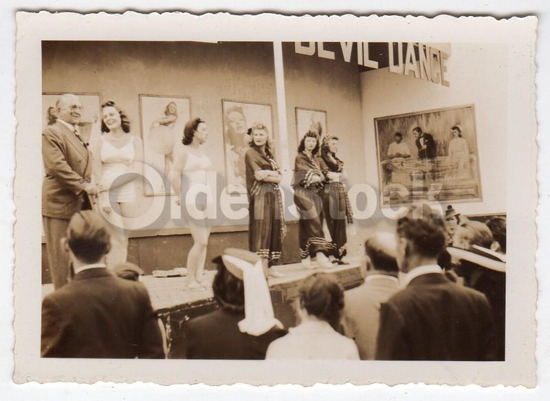 Lady's Swimsuit Competition Catwalk Vintage Fashion Snapshot Photo 1930s