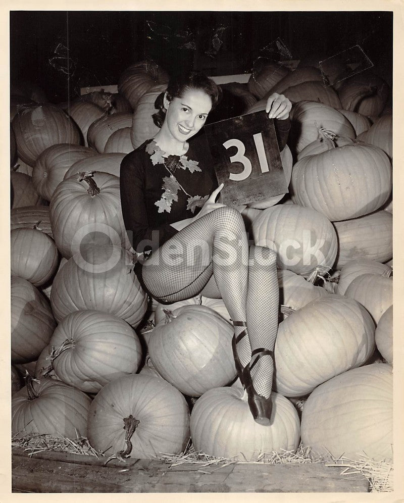 Halloween Pumpkin Patch Pin-up Girl Vintage 1950s Fashion Model 8x10 Photo